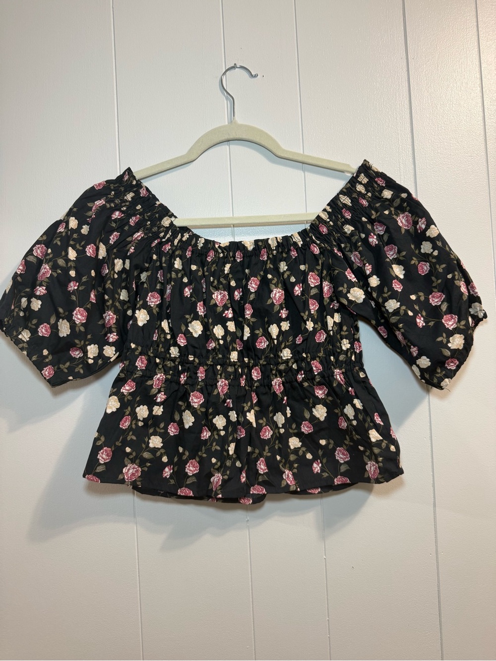Celebrity Pink Black Off-Shoulder Floral Peasant Top Pink & Cream Roses Size S